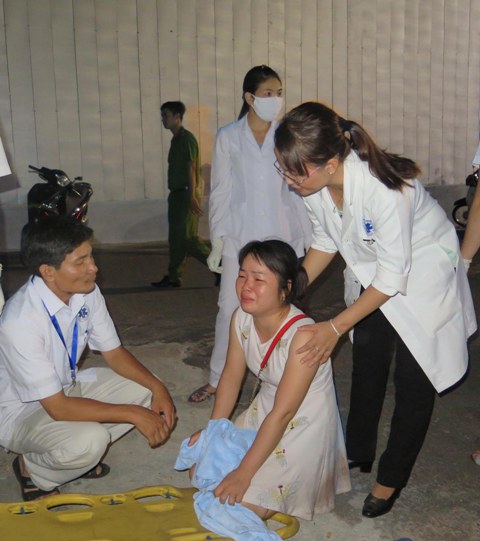 Tàu chở khách du lịch chìm trên sông Hàn, tìm kiếm khó khăn ảnh 4